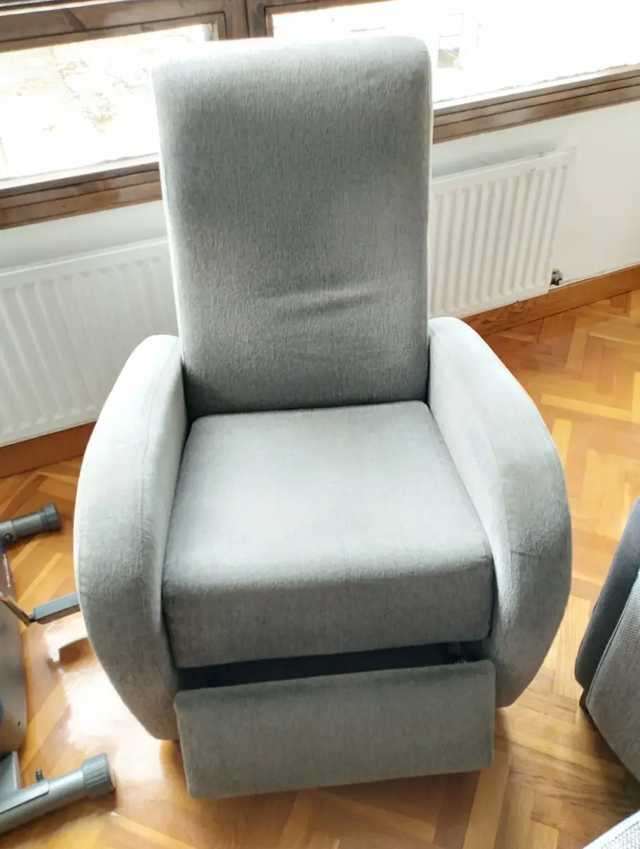 Sillón tapizado con la tapicería limpia y renovada en Pamplona, Navarra